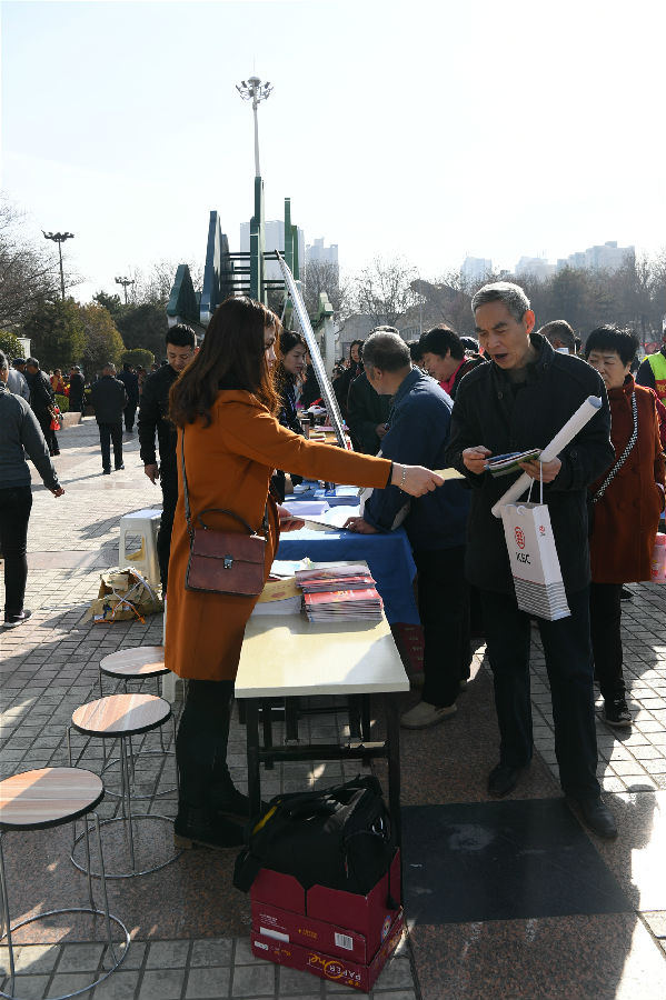 我委人員耐心解答疑問